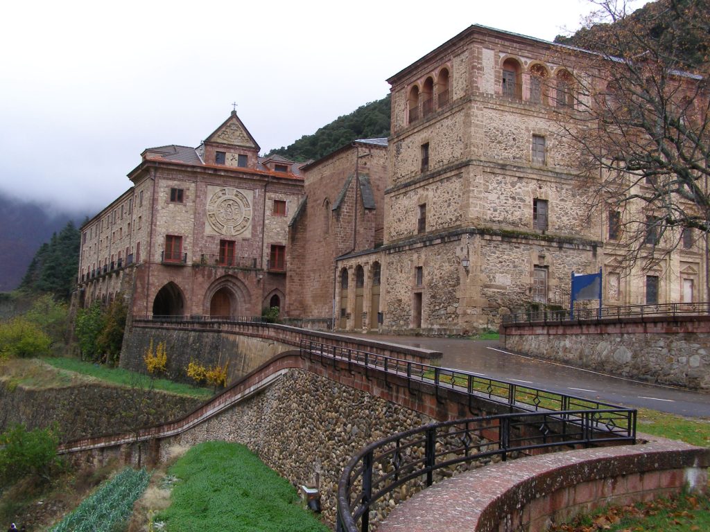 Monasterio de la Valvanera. Ruta de los tres valles, La Rioja